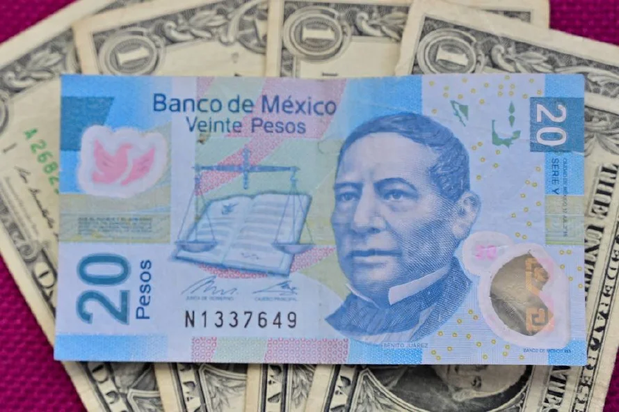 Fitch prevé recesión para México en 2025 por ser "vulnerable" ante proteccionismo de EEUU