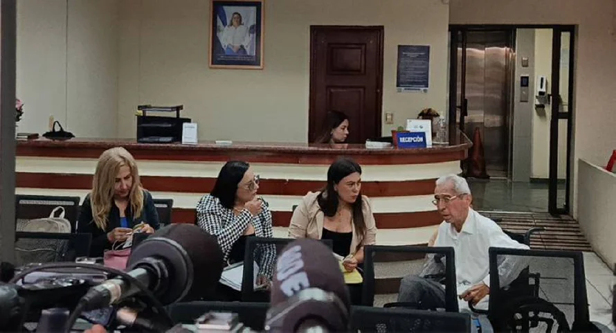 Defensores de Andry Hernández y otros venezolanos en el CECOT se presentarán ante tribunales salvadoreños