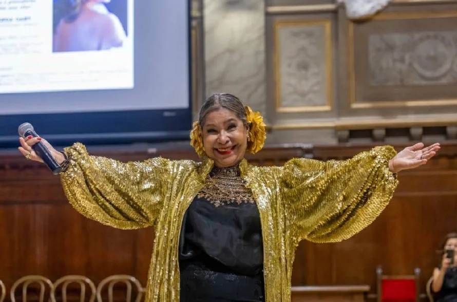 La salvadoreña Glenda Gaby emocionó a Roma con bolero latino en la Santa Sede