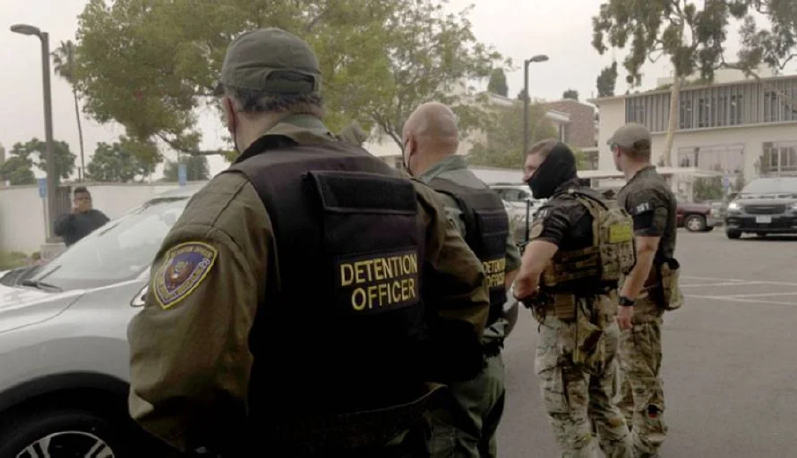 Decenas de personas son detenidas en una gran redada contra inmigrantes en Omaha, Nebraska