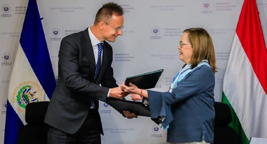 Hungría financiará becas a diplomáticos salvadoreños e intercambios de estudio
