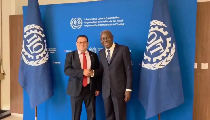 Ministro de Trabajo se reunió con el director de la OIT, tras comparecer ante el organismo