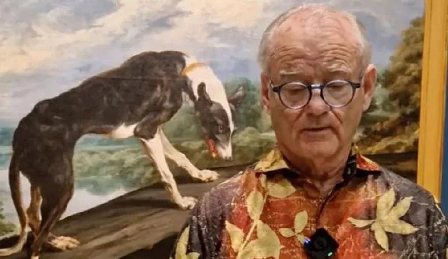 Bill Murray obsesionado con imágenes de perros en el Museo del Prado, en España