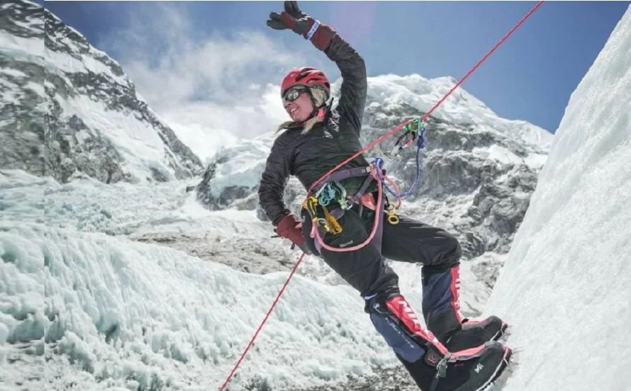 Alfa Karina Arrué conquista la montaña más alta de Norteamérica