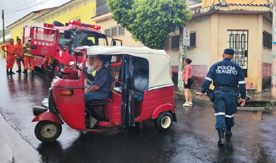 Capturan a conductor tras chocar contra mototaxi y dejar tres personas lesionadas