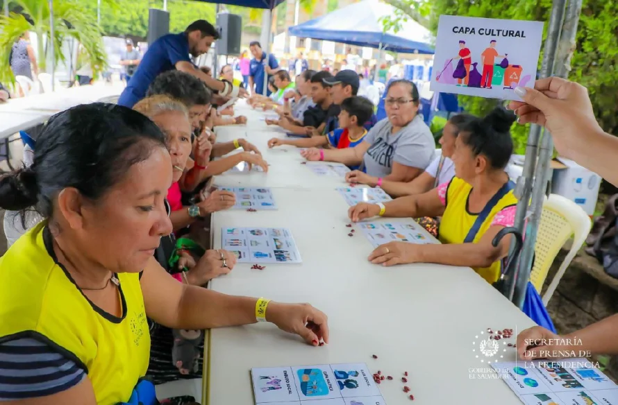 Habitantes de Soyapango reciben atención médica y talleres recreativos en "Feria Integra"
