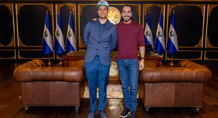 Bukele nombra a exfuncionario de oficina del bitcoin como director de la Agencia Nacional de Inteligencia Artificial