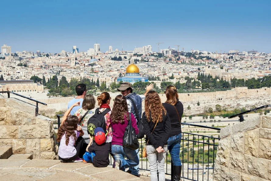 Unos 40,000 turistas están varados en Israel tras el comienzo de las hostilidades con Irán
