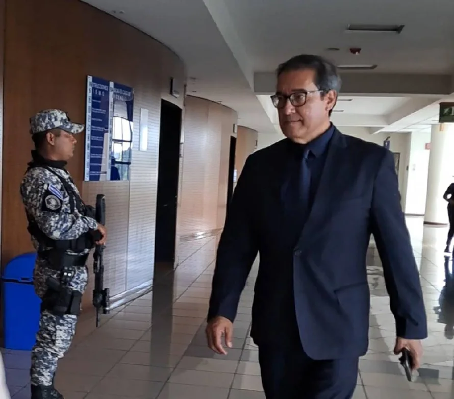 Instalan juicio contra exfiscal general en caso denominado Rais-Martínez