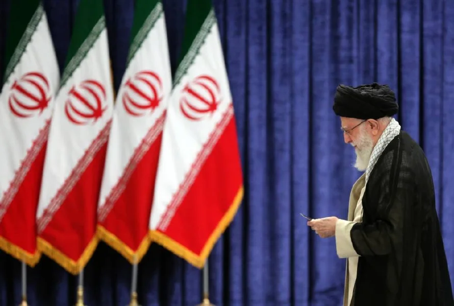 Líder supremo de Irán advierte a EEUU de que no intervenga en la guerra y avisa de "daño irreparable"