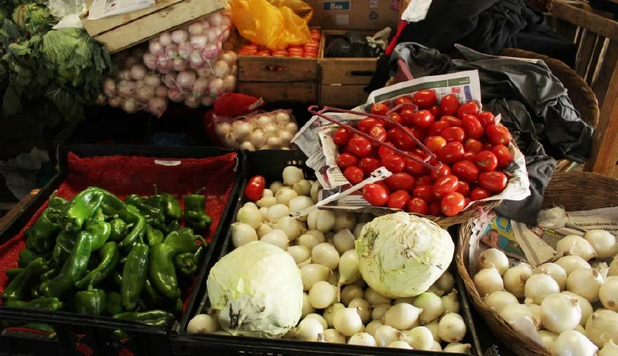 Comprar tomates, leche en polvo y huevos fue más caro en mayo según IPC