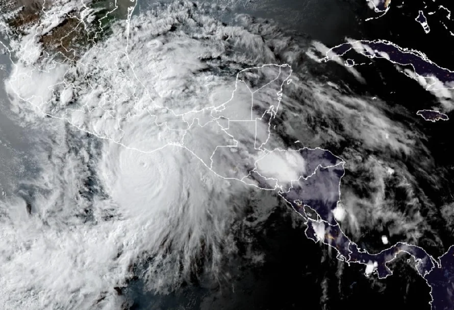 El huracán "Erick" deja de influir en El Salvador, pero las lluvias seguirán por las tardes