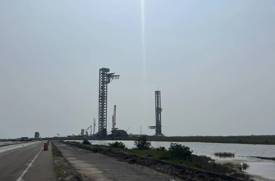 Un cohete de la empresa SpaceX explota cuando realizaba pruebas en tierra