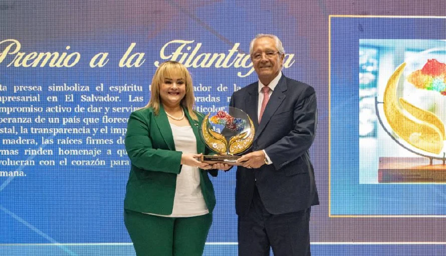 Camarasal reconoce a Roberto Kriete por su legado como empresario filántropo