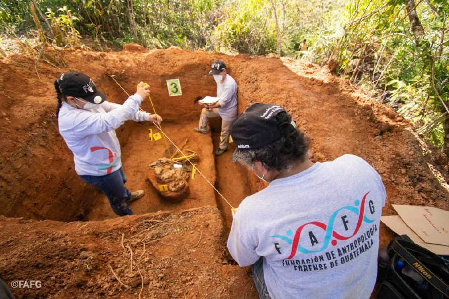 Fundación de Guatemala dona vehículo a El Salvador para búsqueda de desaparecidos en el conflicto armado