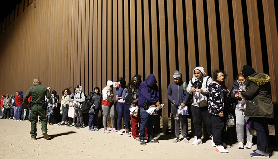 Disminuye del 25 % al 14 % la intención de emigrar de los salvadoreños según encuesta