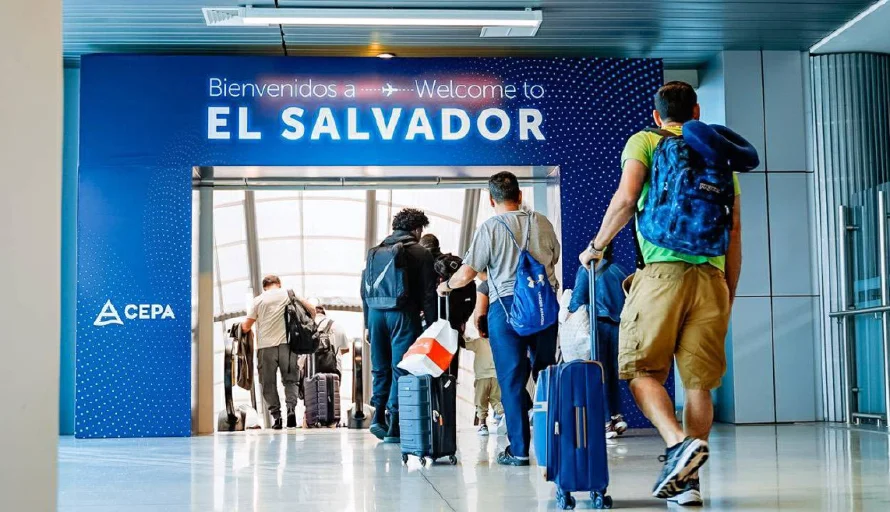 Canadá emite alerta de viaje a El Salvador de "mucho cuidado" por riesgo en aplicación arbitraria de leyes