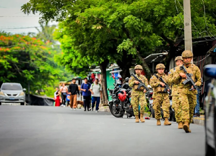 ¿Dónde y cuándo se han instalado cercos militares en El Salvador desde 2022?