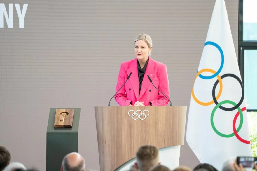 Kirsty Coventry asume presidencia del COI, primera mujer y primera africana en liderarlo