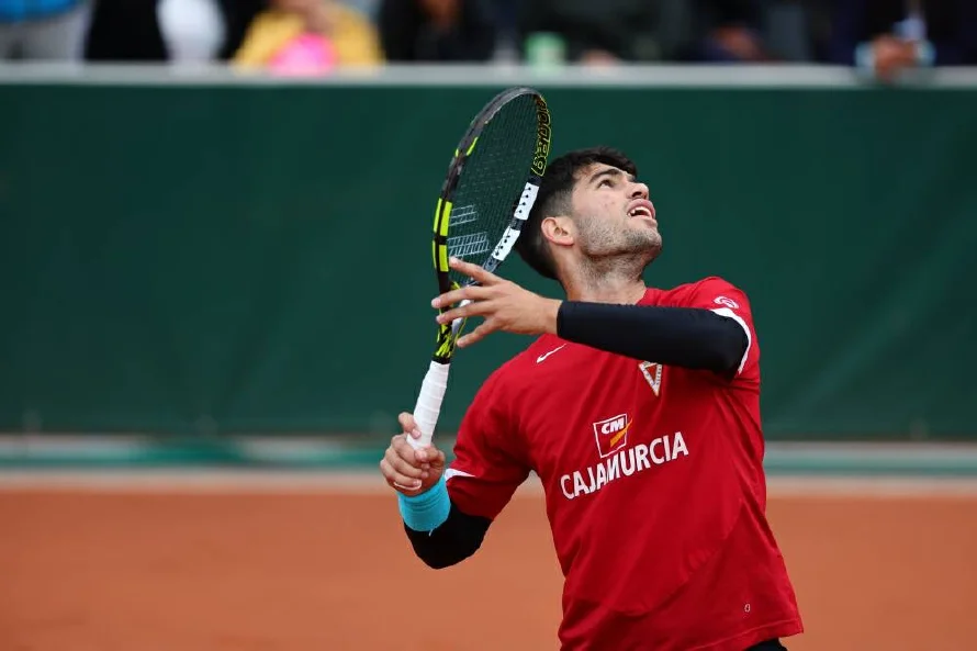 Carlos Alcaraz aterriza en Wimbledon con impulso tras coronarse en Queen’s