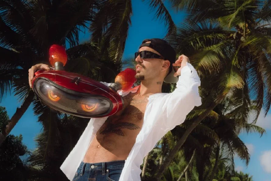 El rapero español Rels B lanza el mood "afroLOVA 25’" antes volver a El Salvador