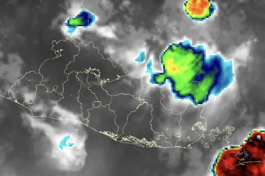 Persistirán lluvias en zonas volcánicas y costeras este martes