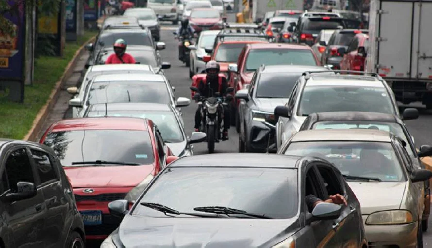 La mitad de los hogares en el distrito de San Salvador tienen vehículo