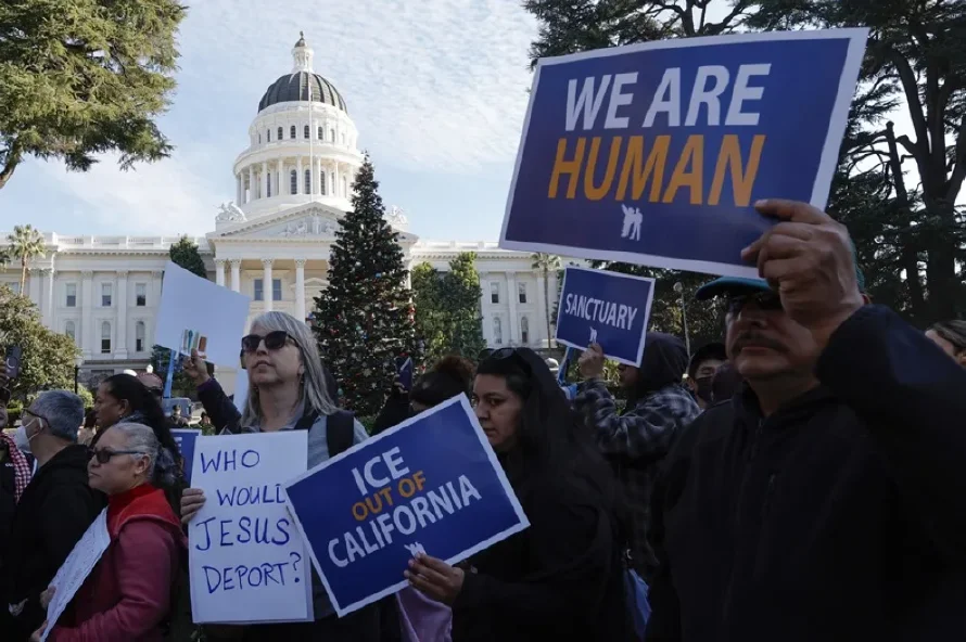 Gobierno de Trump impondrá multa de hasta $998 diarios a inmigrantes que incumplan deportación
