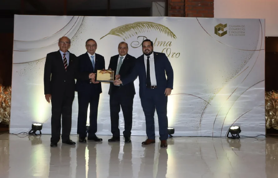 Camarasal entrega Palma de Oro a Industrias Mike Mike