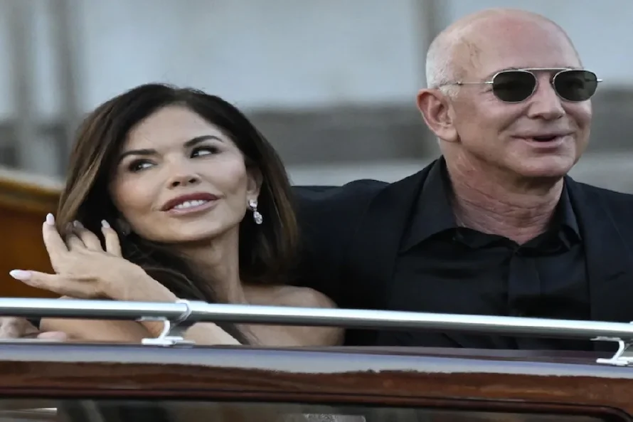 La boda de Bezos terminó con un baile de máscaras, sin Lady Gaga y con protestas