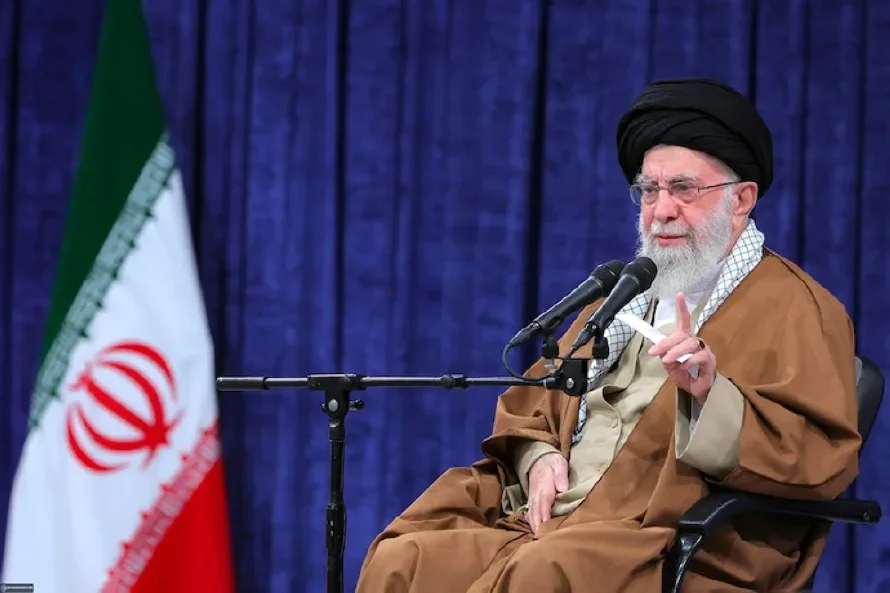 El líder iraní acusa a Trump de exagerar ataque de EE.UU. a planta nuclear