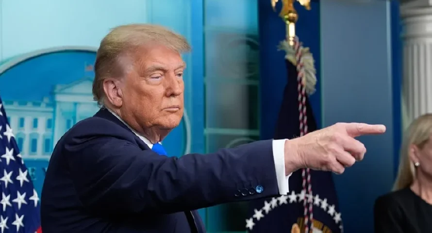 Trump asegura que "no ofrece nada a Irán" de cara a unas posibles negociaciones sobre su programa nuclear