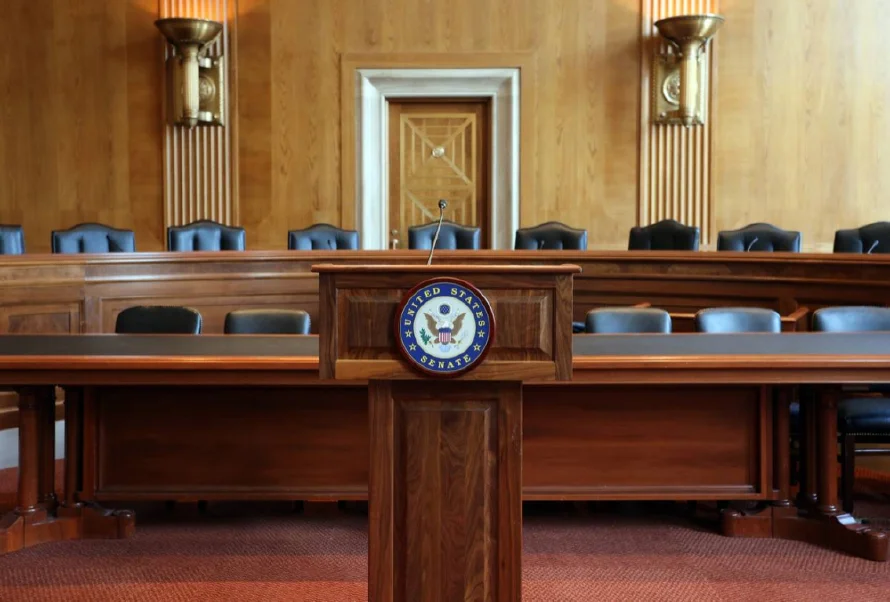 El Senado de EEUU extiende hasta este lunes la votación del "hermoso" paquete fiscal de Trump