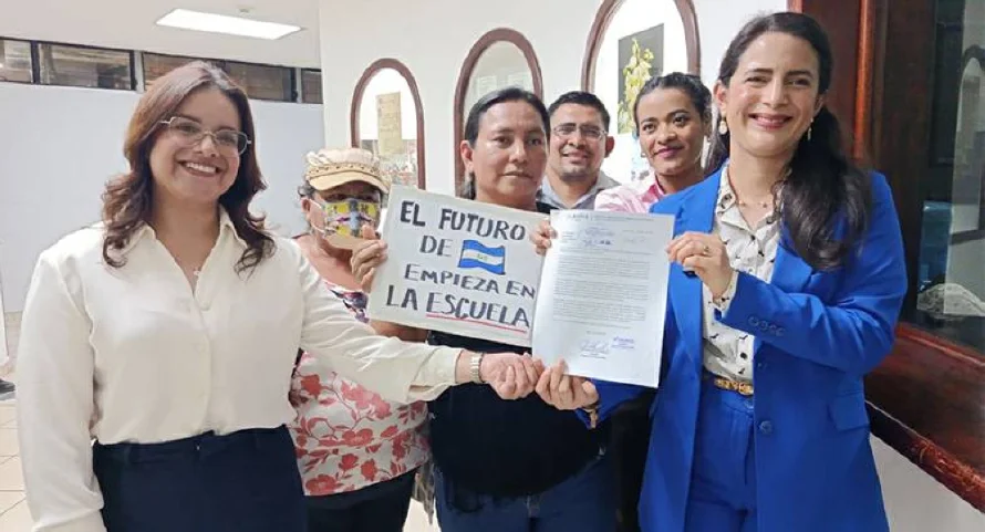 Vamos presenta proyecto de ley para crear megaescuelas con transporte, alimentación y cursos
