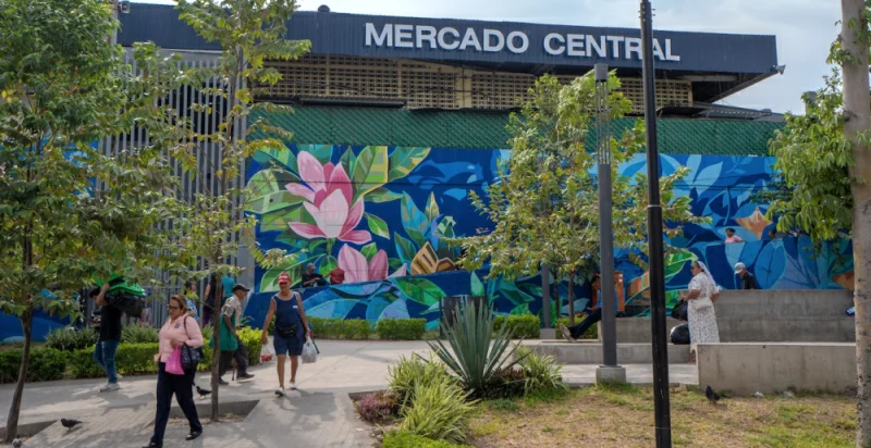 Perdonarán intereses por deudas atrasadas de espacios de venta en mercados municipales de San Salvador Centro