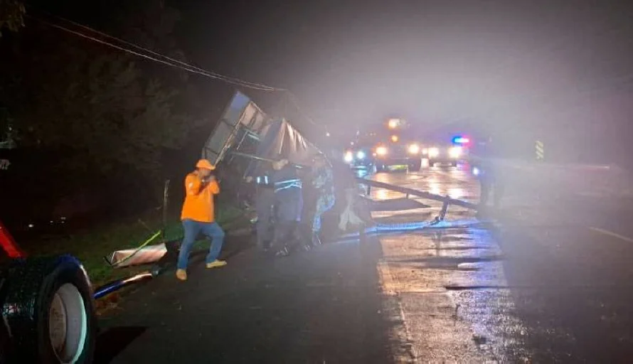 Retiran valla que obstaculizaba paso en carretera Litoral