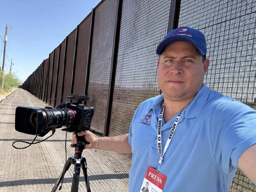 Periodista salvadoreño detenido en EEUU deberá pagar fianza por multas de tránsito, antes de ser liberado por migración
