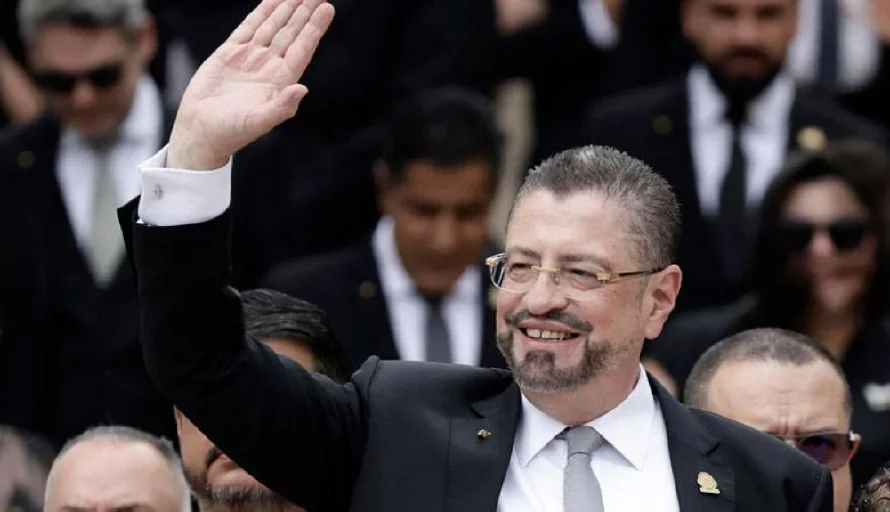 Presidente de Costa Rica, Rodrigo Chaves, dice acusación penal en su contra es "absurda"