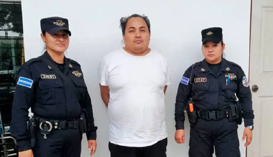 Capturan a hombre por hacer "señas alusivas" a una pandilla