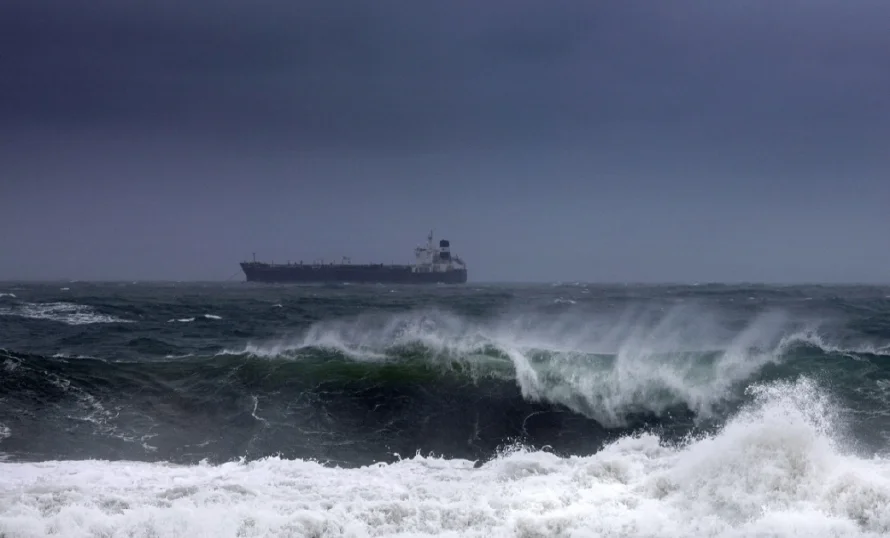 La tormenta tropical Flossie sigue debilitándose y se aleja de las costas de México
