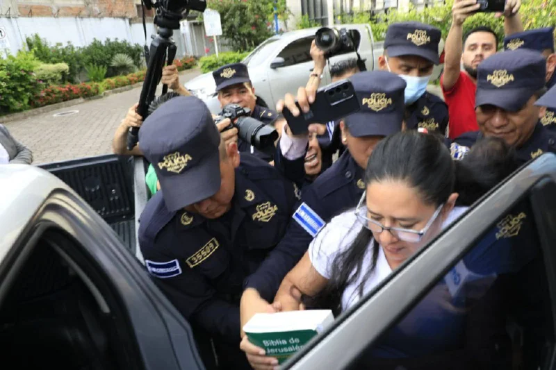 Cristosal sospecha que la abogada Ruth López fue trasladada a la granja de Izalco
