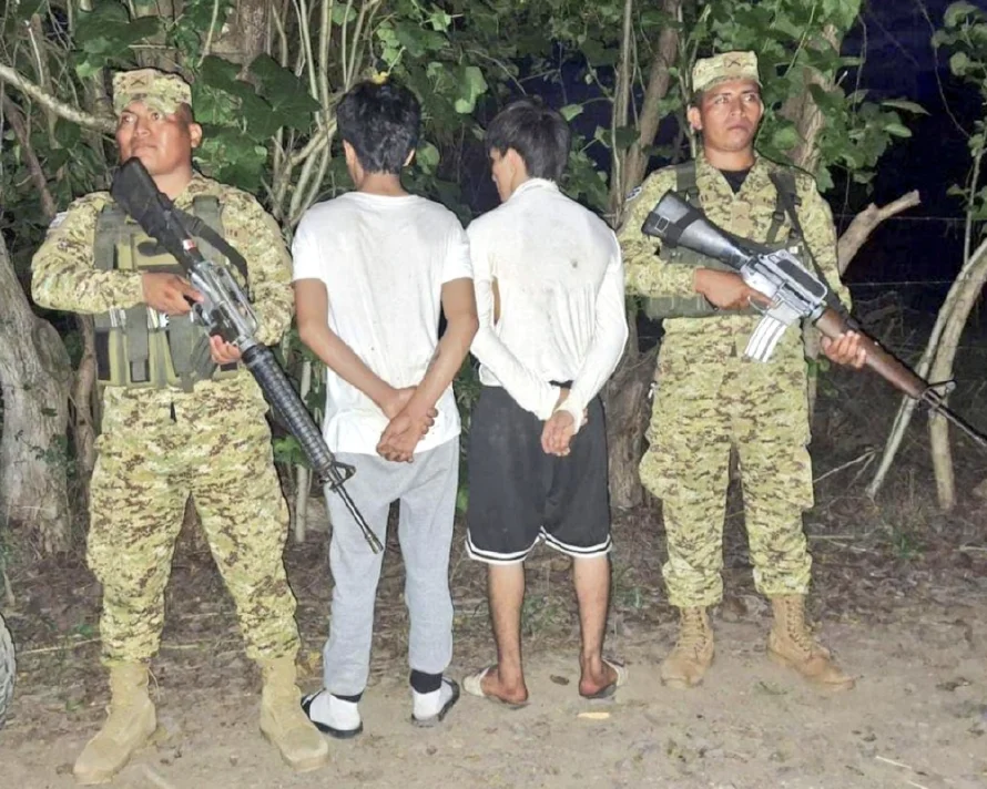 Dos menores de edad capturados en Garita Palmera con una bolsa de marihuana