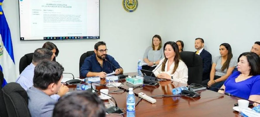 Solo el Ministerio de Vivienda dará permisos para torres de telecomunicaciones y viviendas de interés social