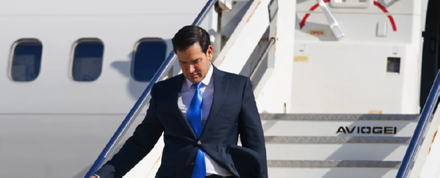 Un impostor usa la IA para hacerse pasar por Marco Rubio en busca de información sensible