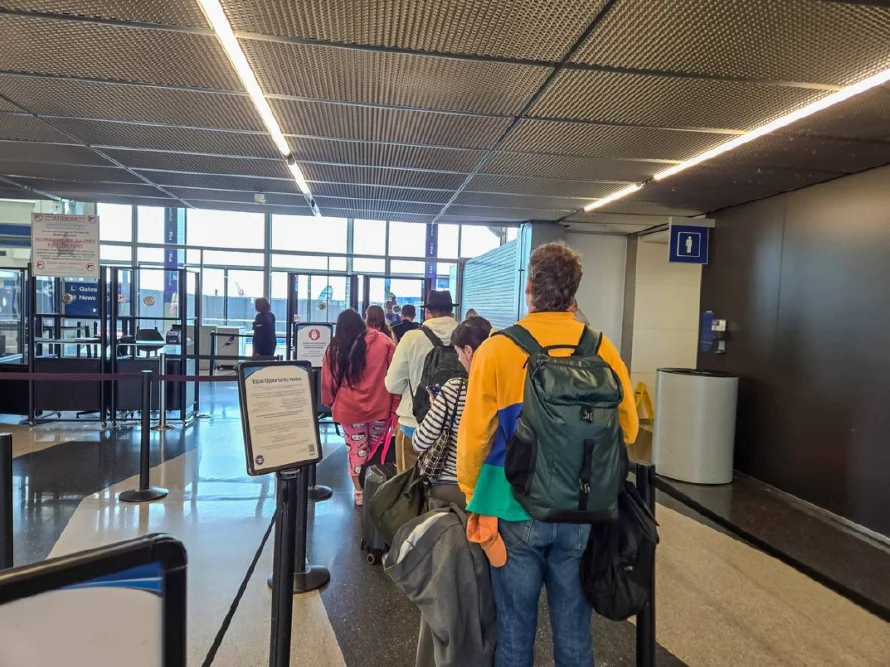 Descalzarse en los controles de los aeropuertos de EE.UU. dejará de ser obligatorio