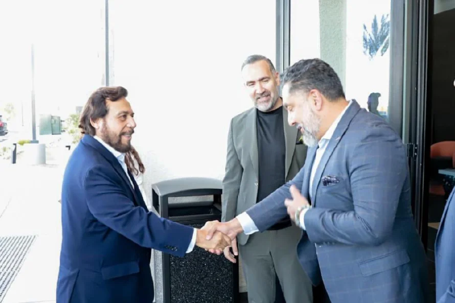 Félix Ulloa se reúne en Las Vegas con empresario hotelero Philippe Ziade
