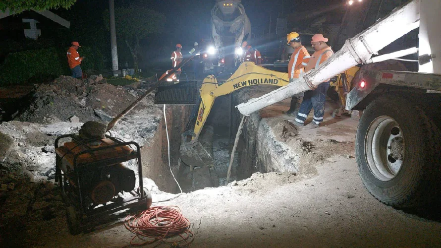 Cárcava en La Mascota fue provocada por un colapso de tuberías, dice Obras Públicas