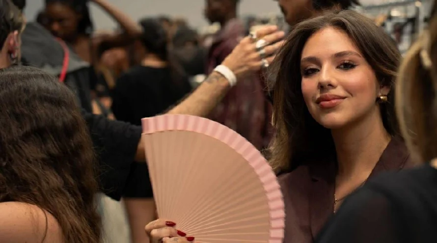 Valeria Vega, la diseñadora salvadoreña que conquista París con moda sofisticada y raíces artesanales