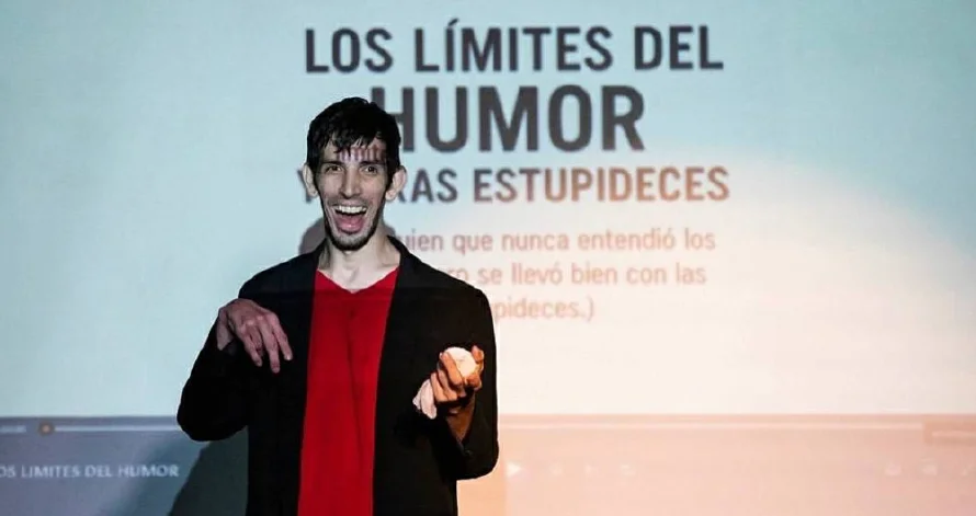 "Rockeando historias": El escritor argentino Gonzalo Giles cierra gira en El Salvador