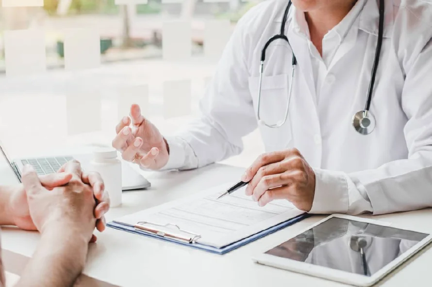Colegio Médico acompañará a estudiantes de medicina que no pudieron iniciar su internado